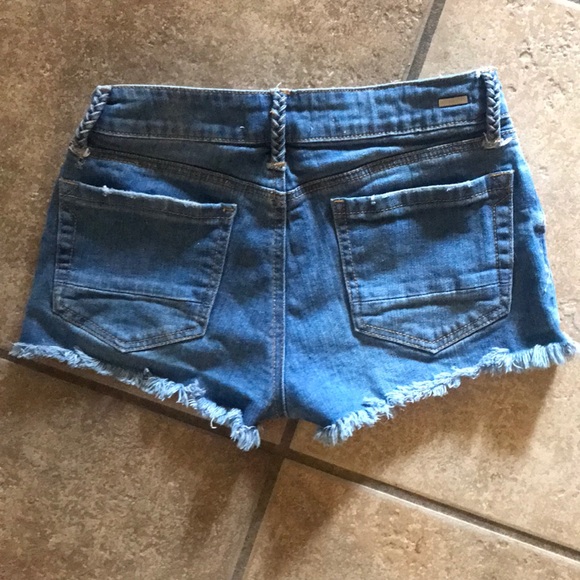 Kendall and Kylie Denim Shorts - Picture 2 of 3